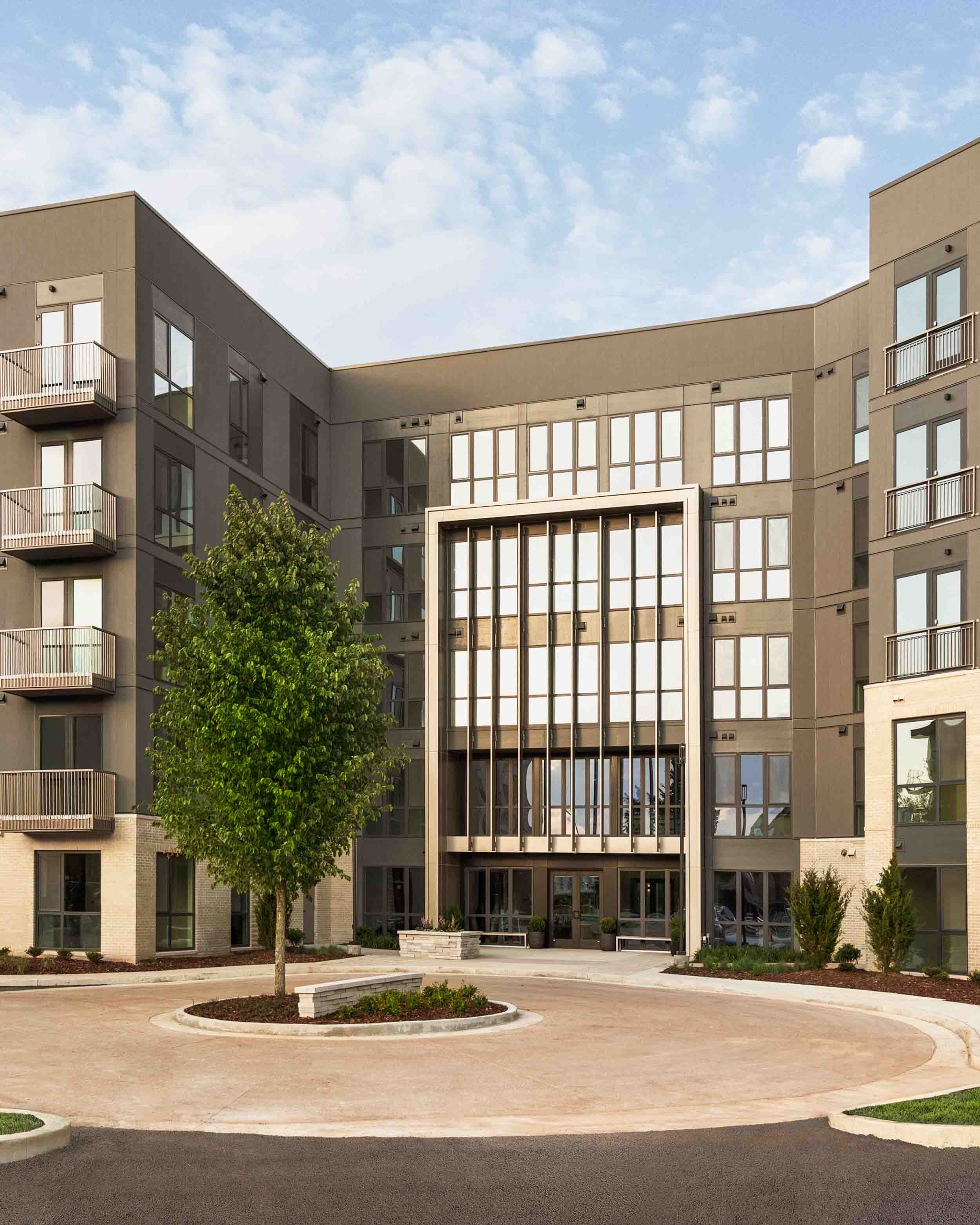 vista apartments leasing exterior detail 2.final .websafe