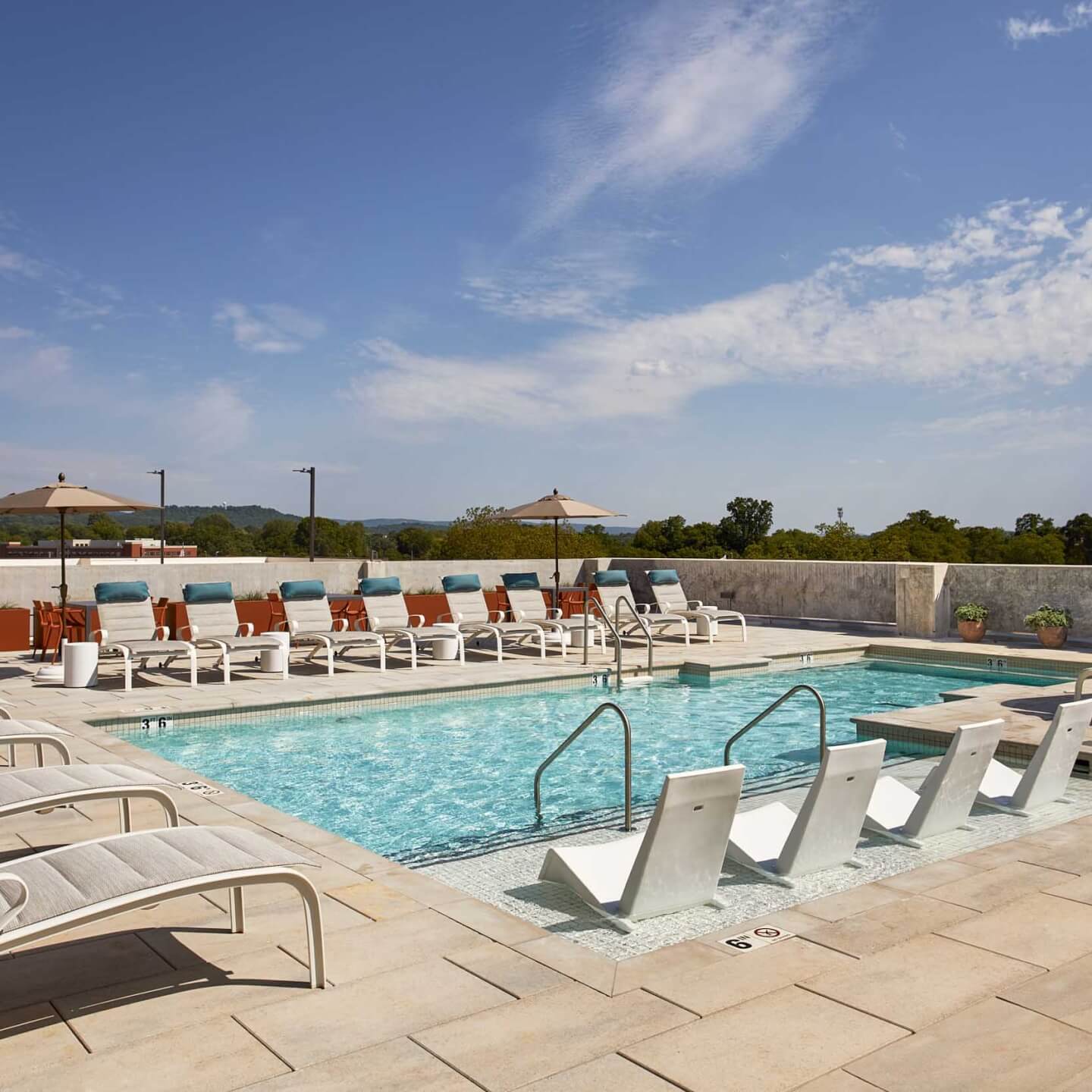vista apartments pool 01.final .websafe